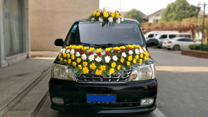 灵车鲜花布置5