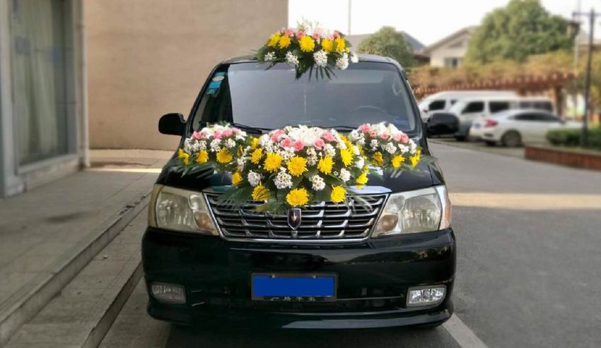 灵车鲜花布置4