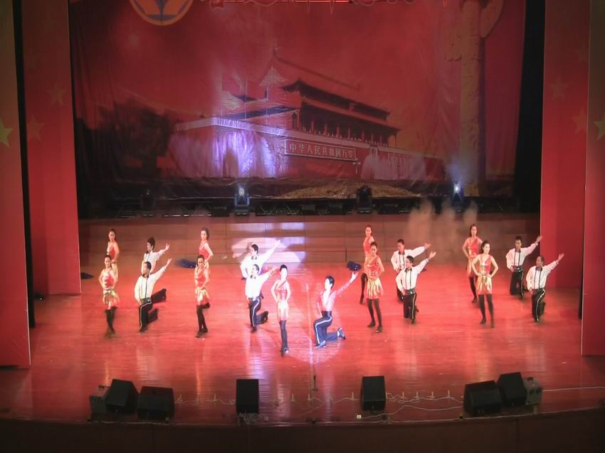 参加文艺汇演